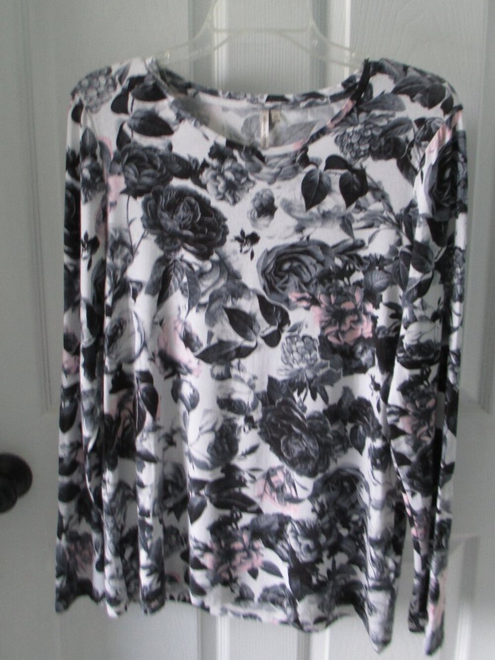 Banana Republic long sleeve t-shirt with flower motif